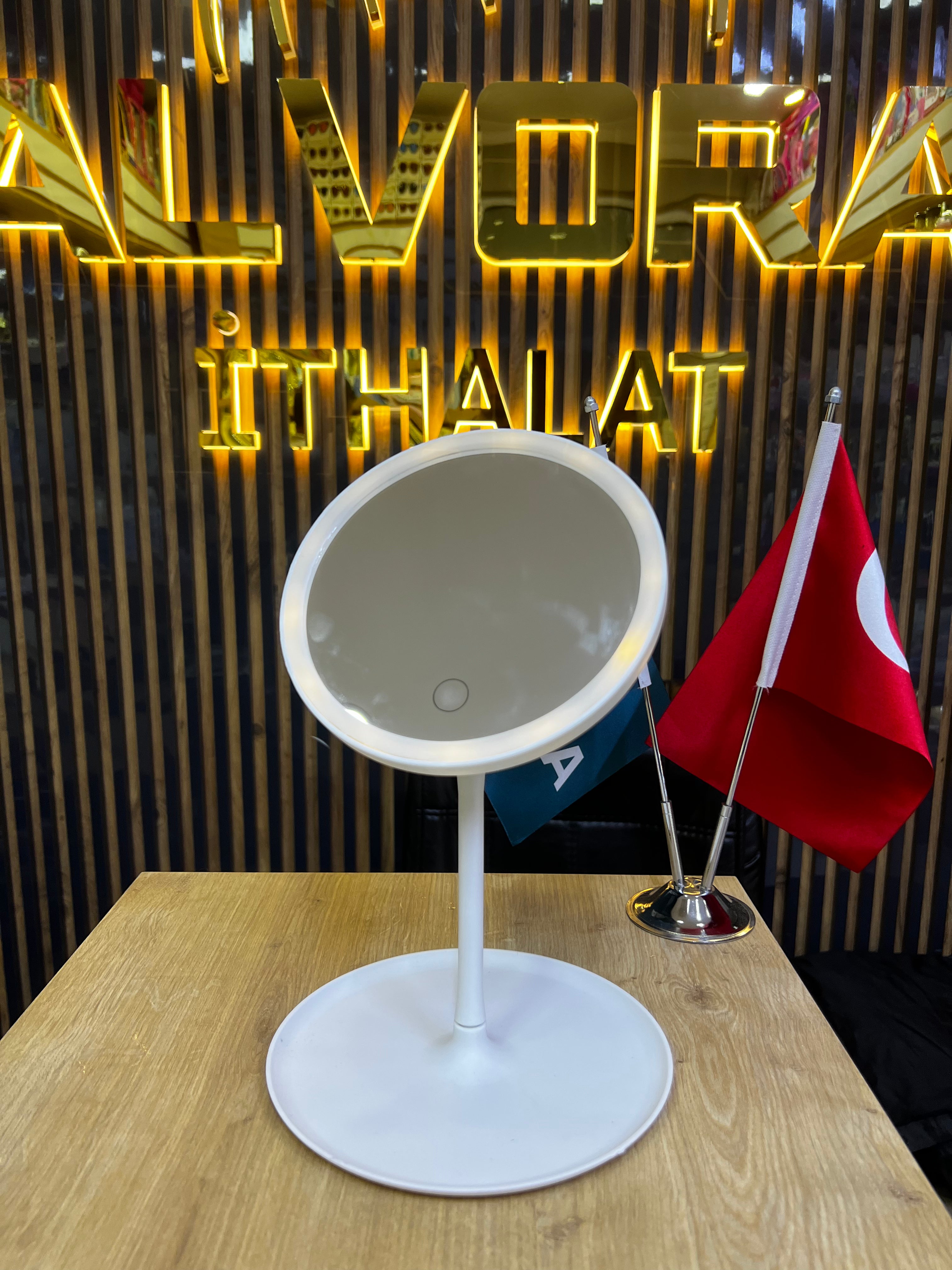 MAKYAJ AYNASI LED IŞIKLI 3 KADEMELİ *64 ALV - 285