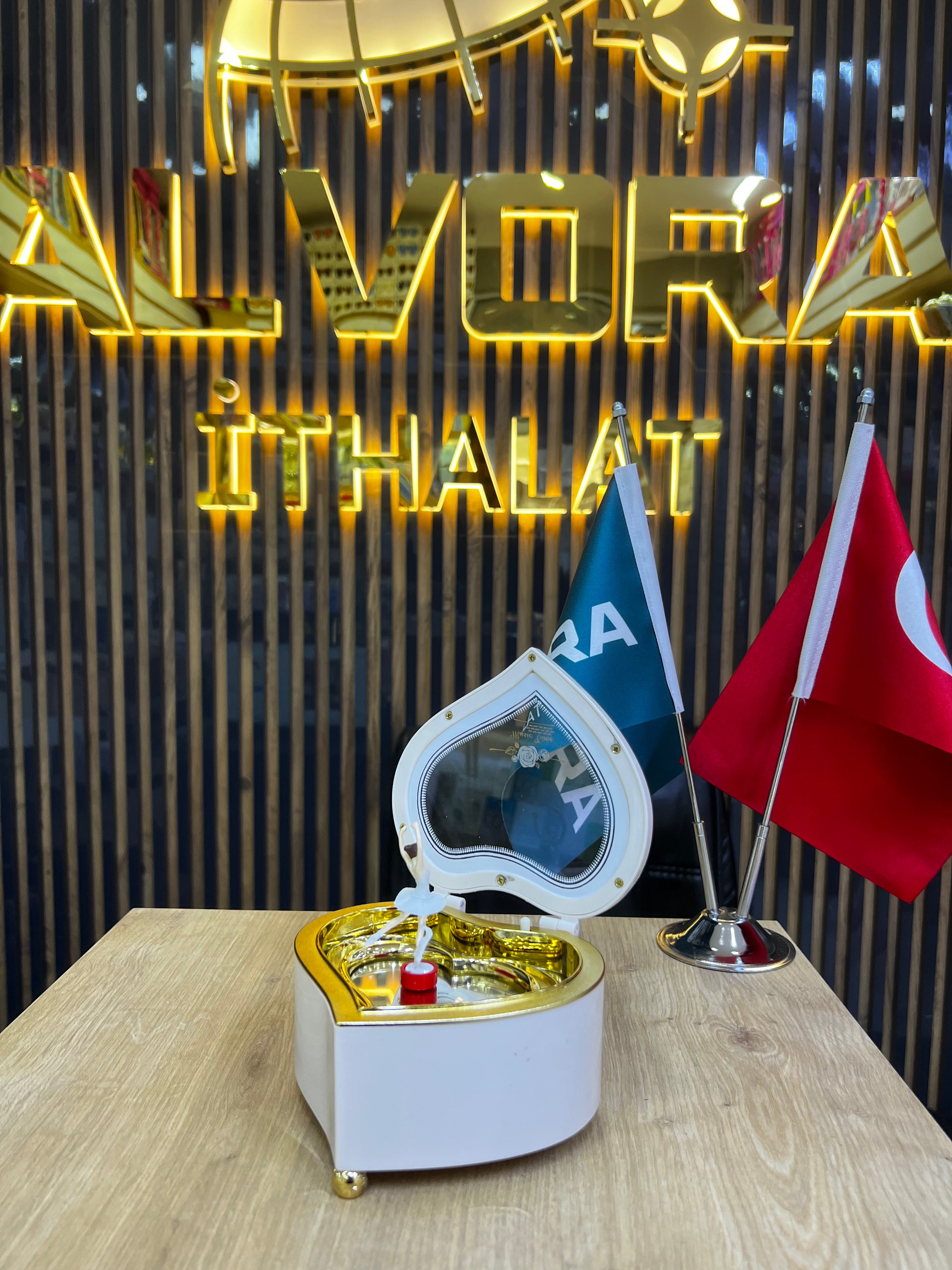 KALPLİ MÜZİK KUTUSU *72 ALV - 125