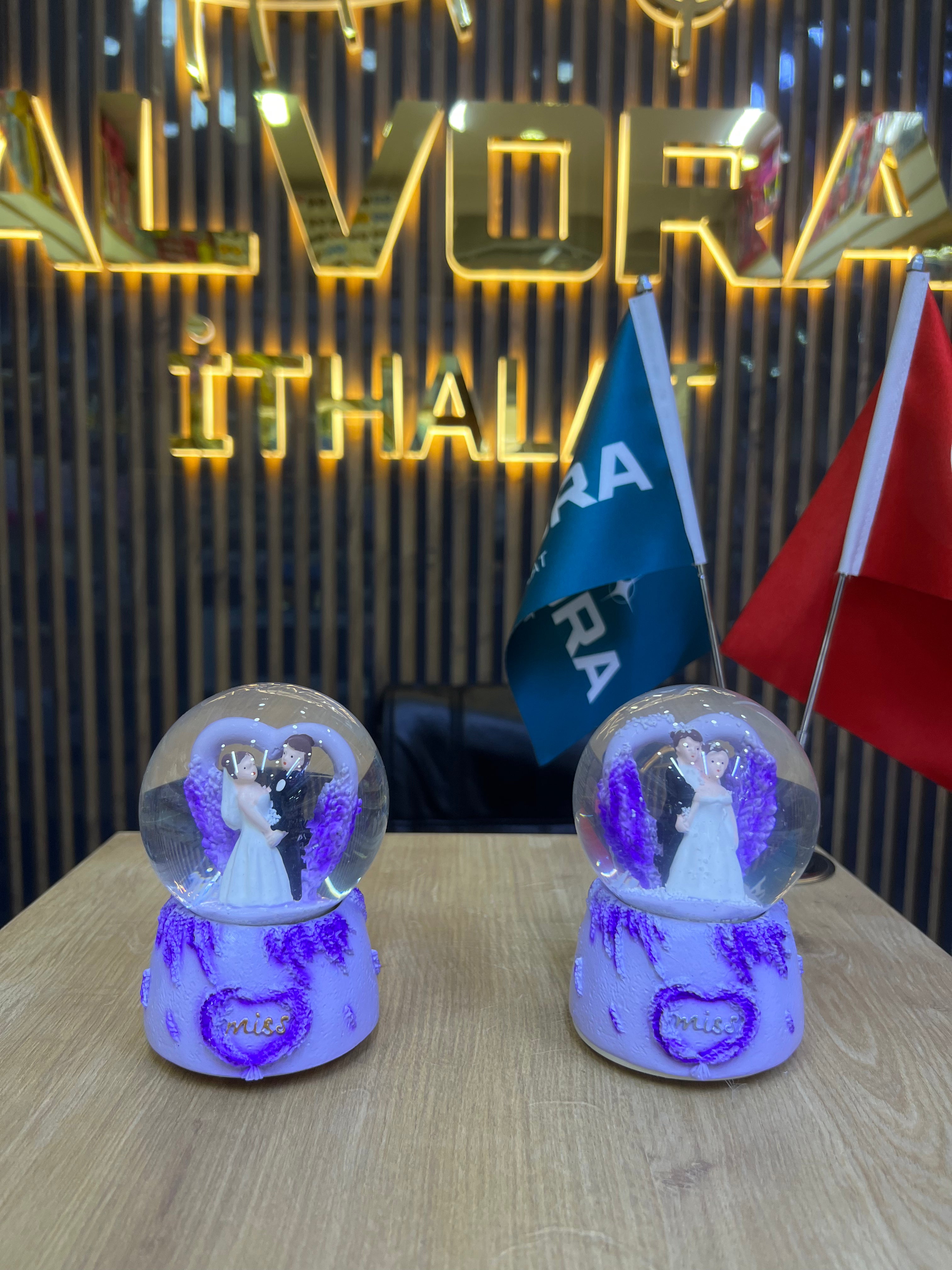 KAR KÜRESİ ORTA BOY IŞIKLI PÜSKÜRTMELİ *48 ALV - 026