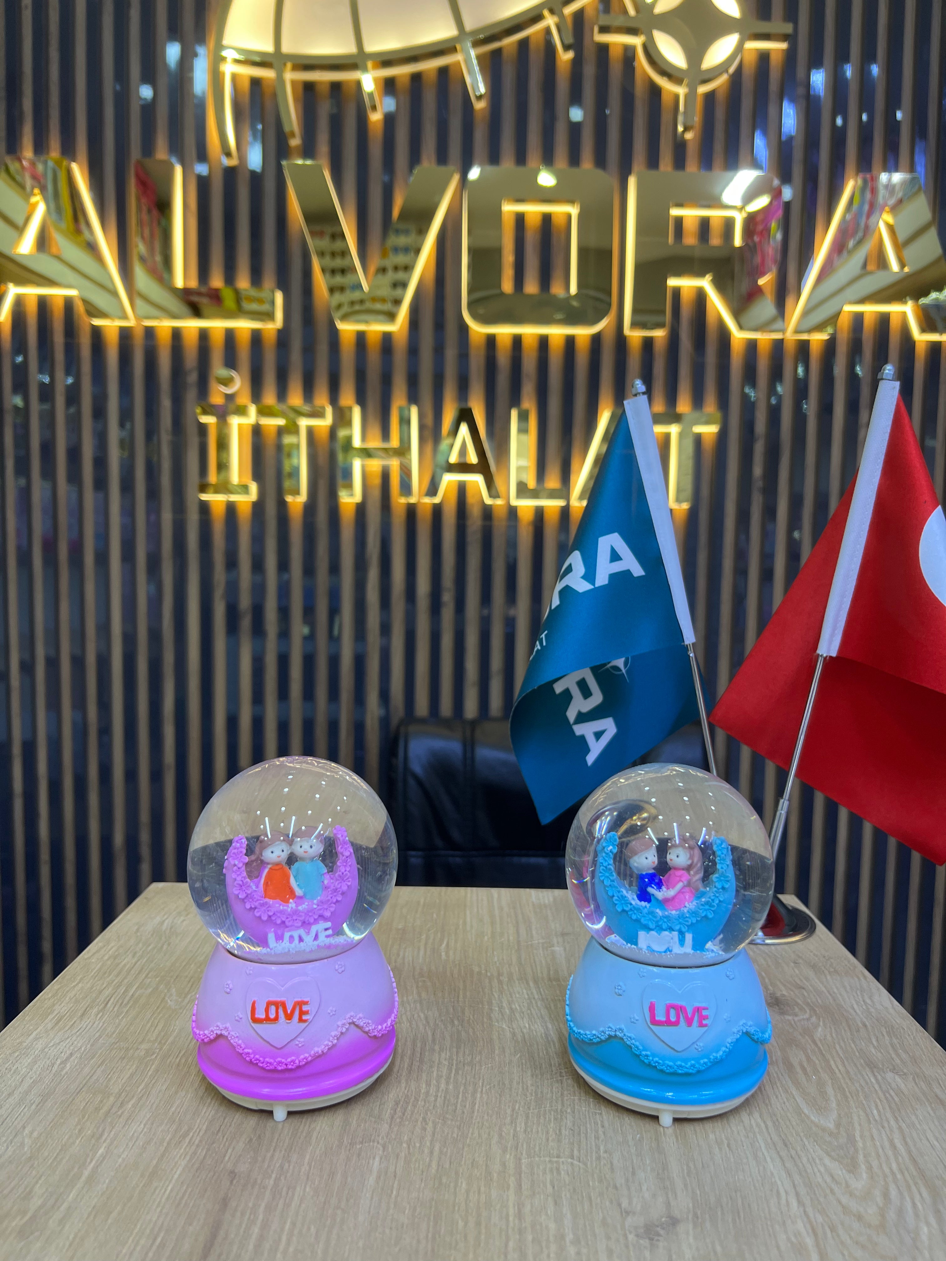 KAR KÜRESİ ORTA BOY IŞIKLI PÜSKÜRTMELİ *48 ALV - 023