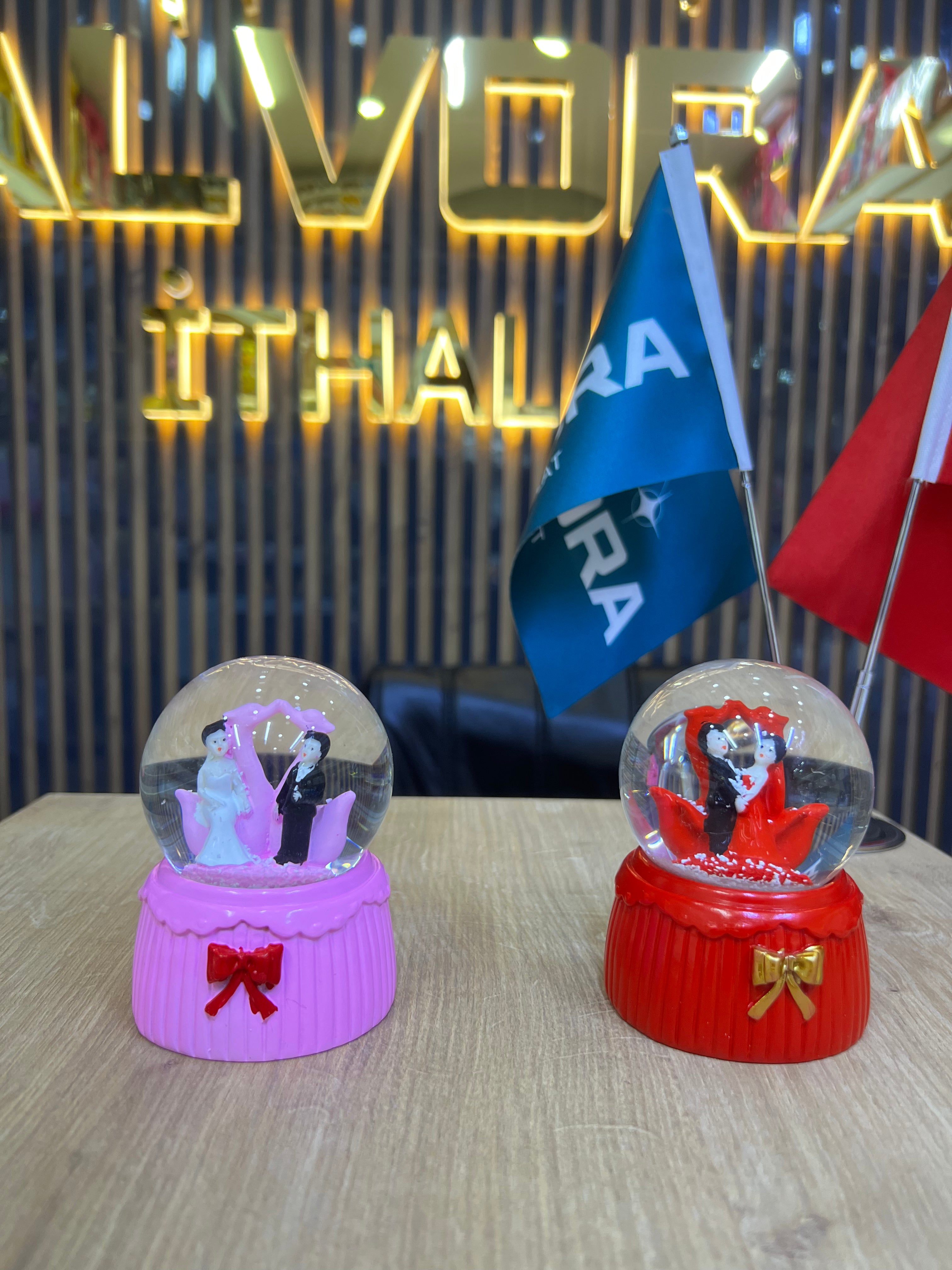 KAR KÜRESİ KÜÇÜK BOY IŞIKLI PÜSKÜRTMELİ *90 ALV - 031