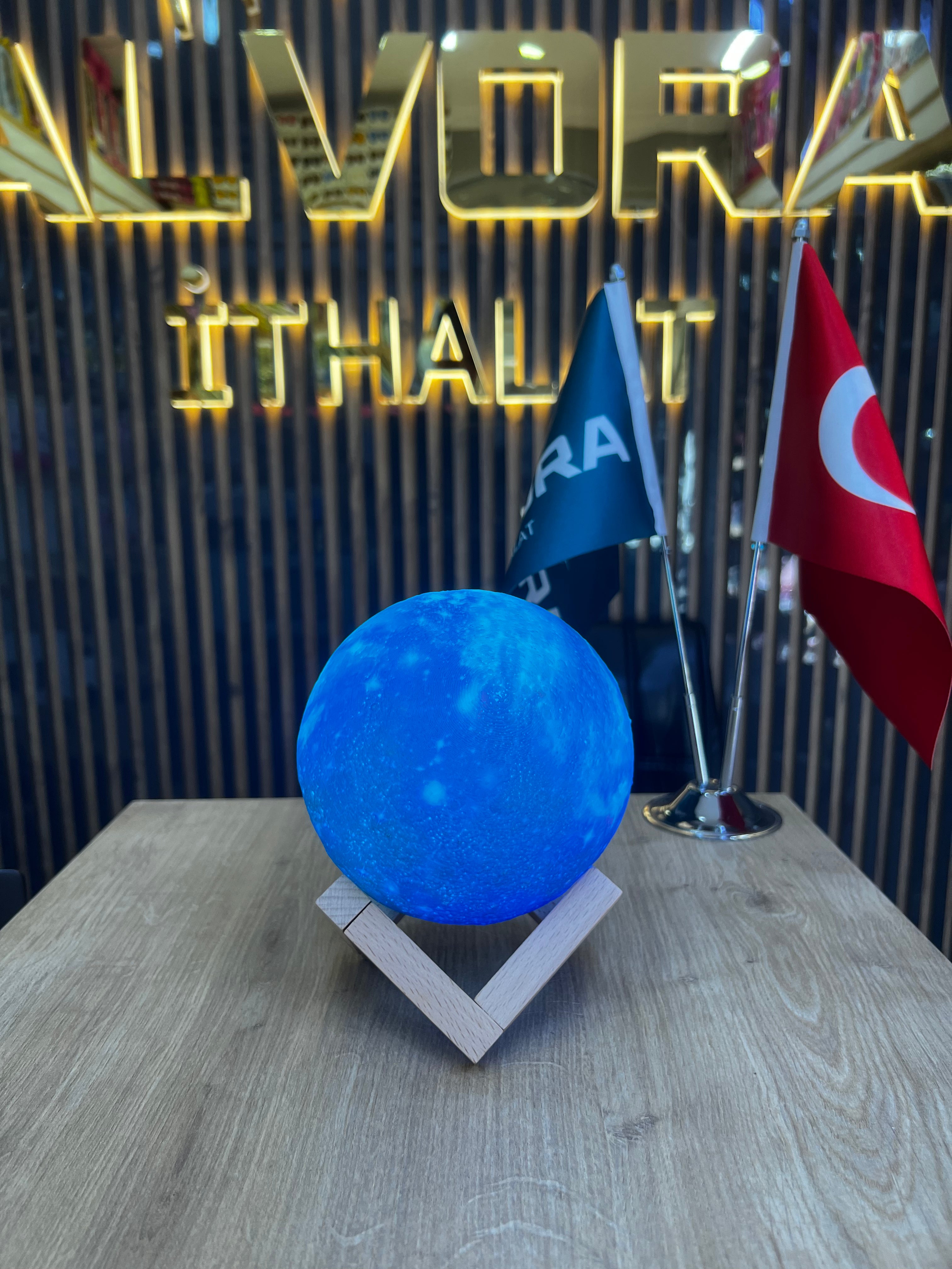 DÜNYA KÜRE ORTA BOY DOKUNMATİK *48 ALV - 132