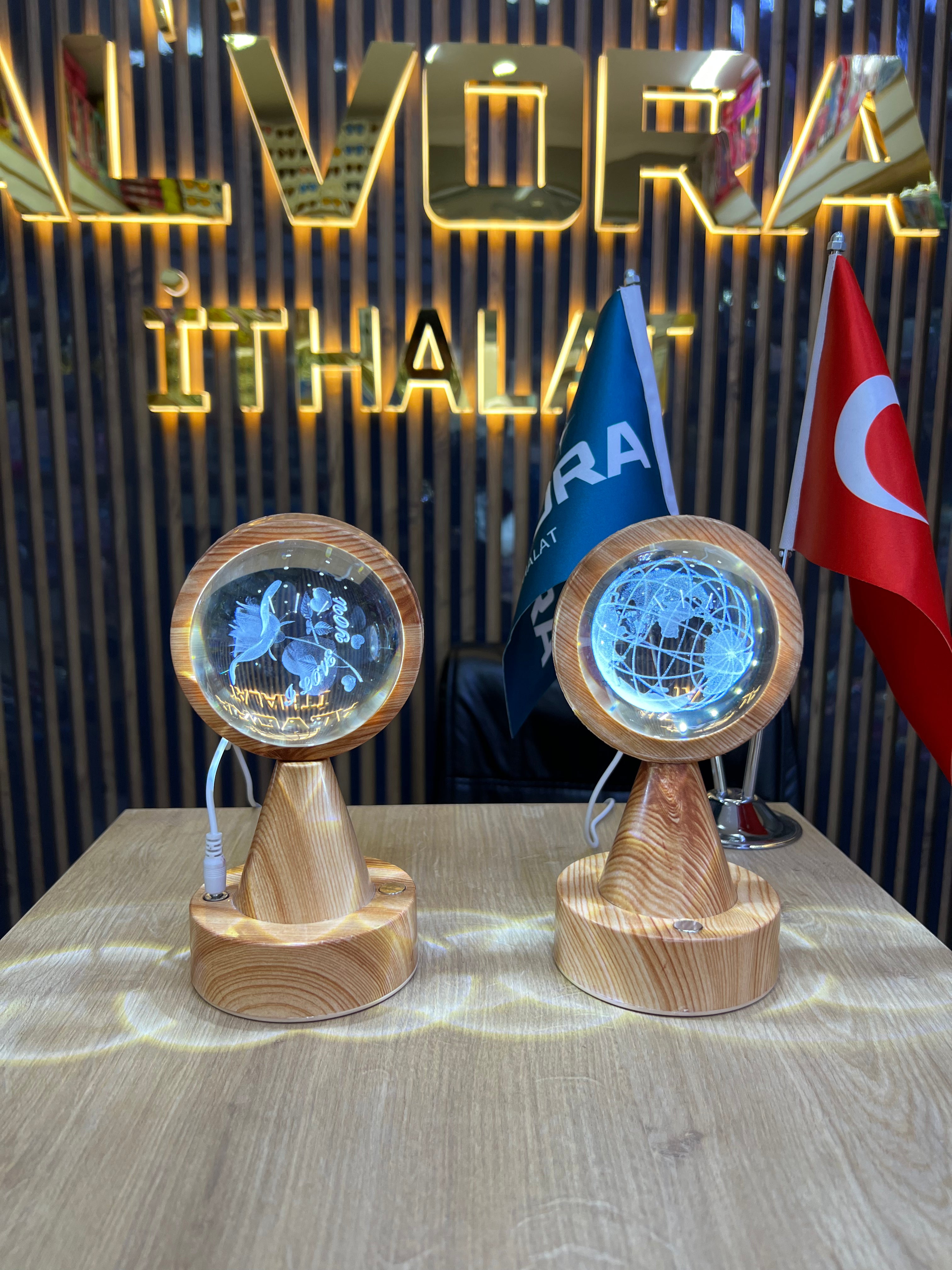 DEKORATİF DOKUNMATİK IŞIKLI FİGÜRLÜ KÜRE BÜYÜK BOY *36 ALV - 081